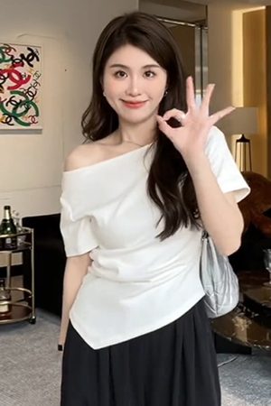 Plus-Size One-Shoulder Short Sleeve T-Shirt for Women - Spicy Girl Irregular Collarbone Summer Top, Slim Fit, Trendy Temperament Style