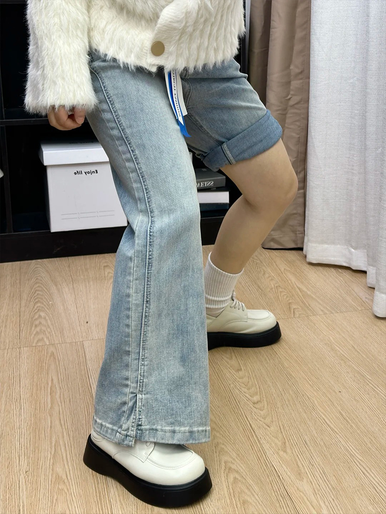 Plus-Size Pear-Shaped Slimming Flared Jeans with Side Slits - Non-Skinny Bell-Bottoms for Petite Women Plus-Size Pear-Shaped Slimming Flared Jeans with Side Slits - Non-Skinny Bell-Bottoms for Petite Women