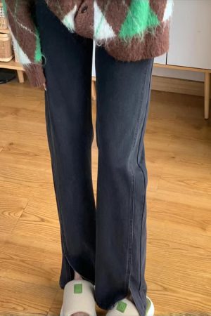 Plus-Size Pear-Shaped Slimming Flared Jeans with Side Slits - Non-Skinny Bell-Bottoms for Petite Women