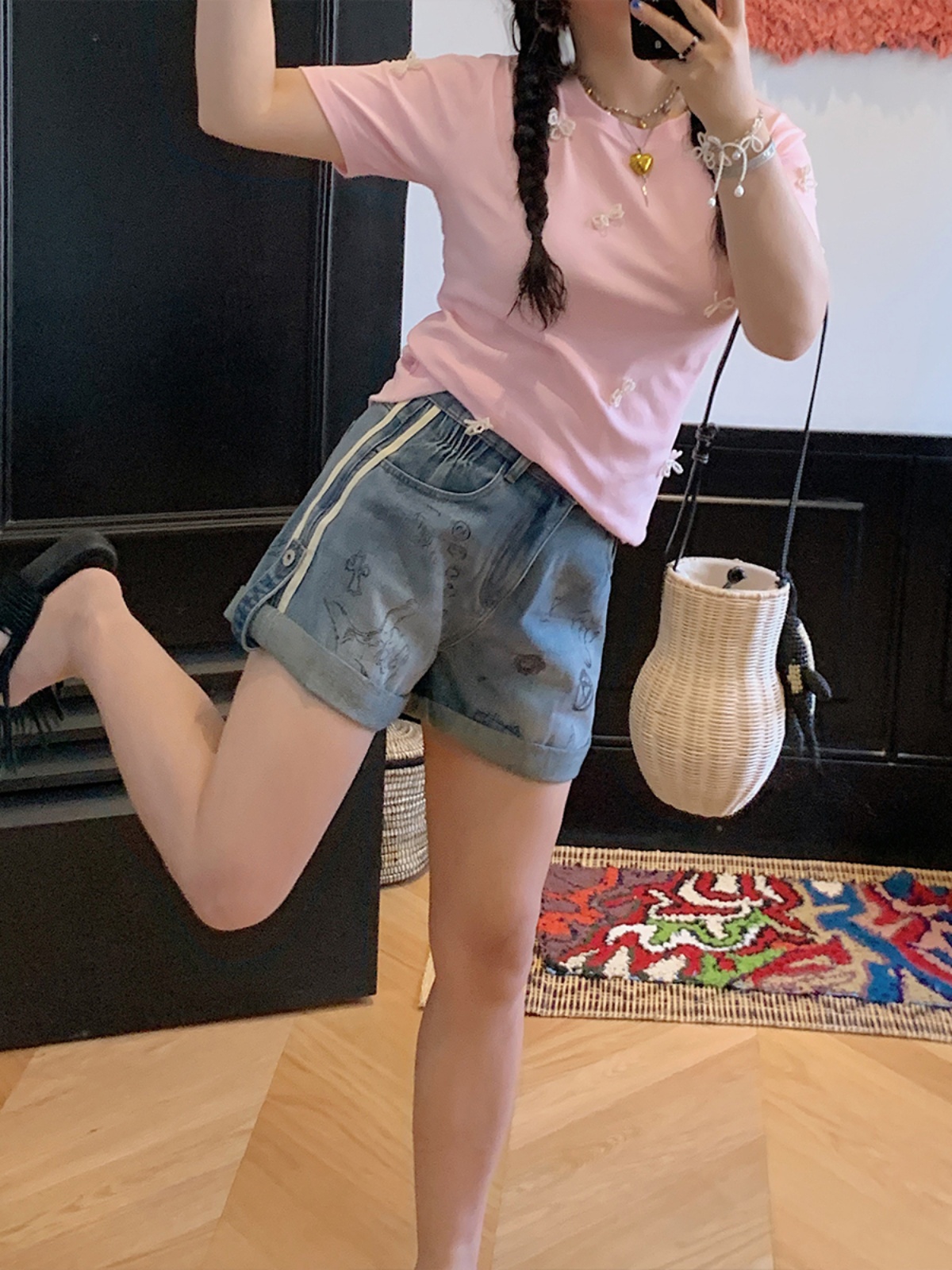 Plus Size Pearl Bow T-Shirt for Women - Handmade Short Sleeve Summer Top, Stylish and Trendy for 2025 Plus Size Pearl Bow T-Shirt for Women - Handmade Short Sleeve Summer Top, Stylish and Trendy for 2025