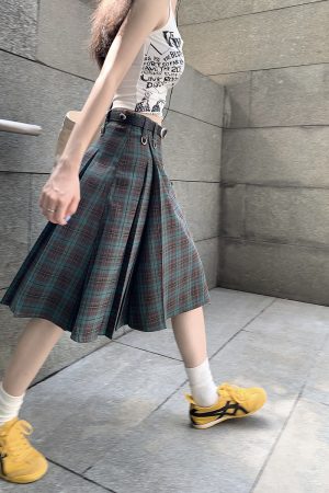 Plus Size Plaid A-Line Skirt for Women, High-Waisted Checkered Skirt, Autumn College Style, Slimming Mid-Length Fashion
