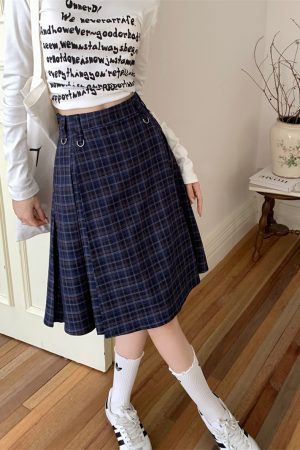 Plus Size Plaid A-Line Skirt for Women, High-Waisted Checkered Skirt, Autumn College Style, Slimming Mid-Length Fashion