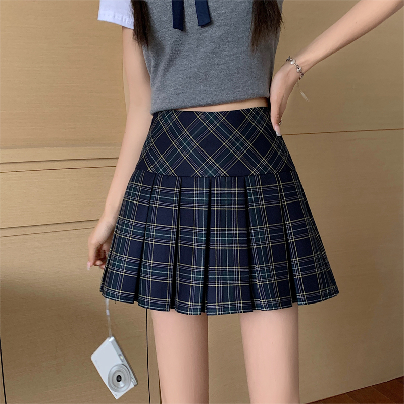 Plus Size Red Plaid Pleated Skirt for Women, Korean Style High-Waisted A-Line Short Skirt, Slimming and Hip-Covering Fashion Piece Plus Size Red Plaid Pleated Skirt for Women, Korean Style High-Waisted A-Line Short Skirt, Slimming and Hip-Covering Fashion Piece
