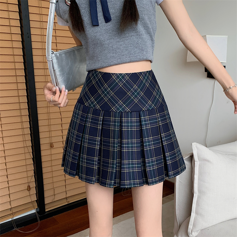 Plus Size Red Plaid Pleated Skirt for Women, Korean Style High-Waisted A-Line Short Skirt, Slimming and Hip-Covering Fashion Piece Plus Size Red Plaid Pleated Skirt for Women, Korean Style High-Waisted A-Line Short Skirt, Slimming and Hip-Covering Fashion Piece