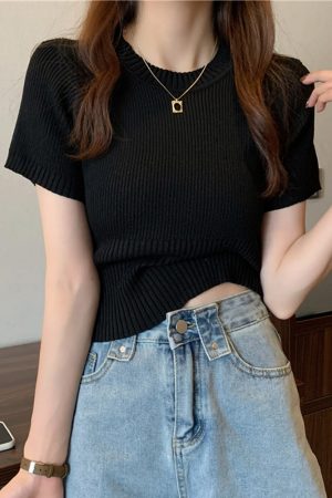 Plus-Size Slim Fit Cropped Ice Silk Short-Sleeve T-Shirt for Summer, Sweet and Spicy Style, Lightweight Knitted Top for Women