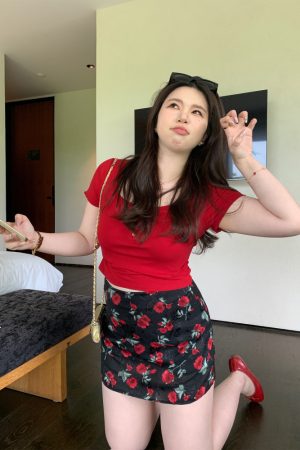 Plus Size Slim Fit Short Sleeve Crop Top for Cute Girls - Trendy and Comfortable Summer Style