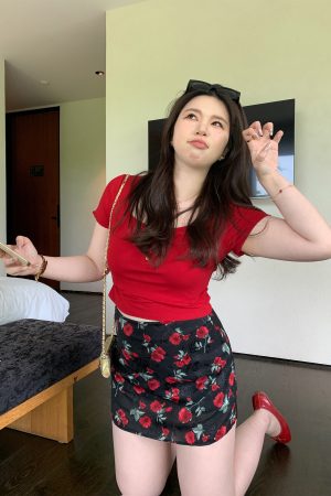 Plus Size Slim Fit Short Sleeve Crop Top for Cute Girls - Trendy and Comfortable Summer Style