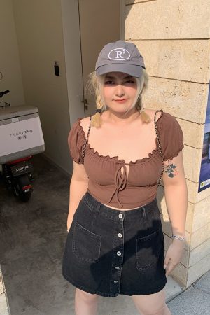 Plus Size Slimming Denim Mini Skirt with Front Button Detail - Versatile Summer Style for Long Legs