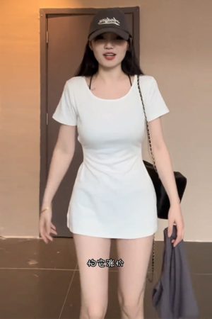 Plus-Size Slimming Fit Short Sleeve T-Shirt with Waist-Cinching Design for Summer, Perfect for Curvy Women