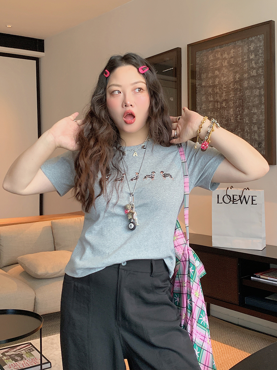 Plus Size Slimming Pearl Short Sleeve T-Shirt for Women - Summer 2025 Round Neck Top with Straight Shoulders, Y2K Style Plus Size Slimming Pearl Short Sleeve T-Shirt for Women - Summer 2025 Round Neck Top with Straight Shoulders, Y2K Style