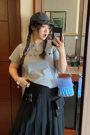 Plus Size Slimming Pearl Short Sleeve T-Shirt for Women - Summer 2025 Round Neck Top with Straight Shoulders, Y2K Style