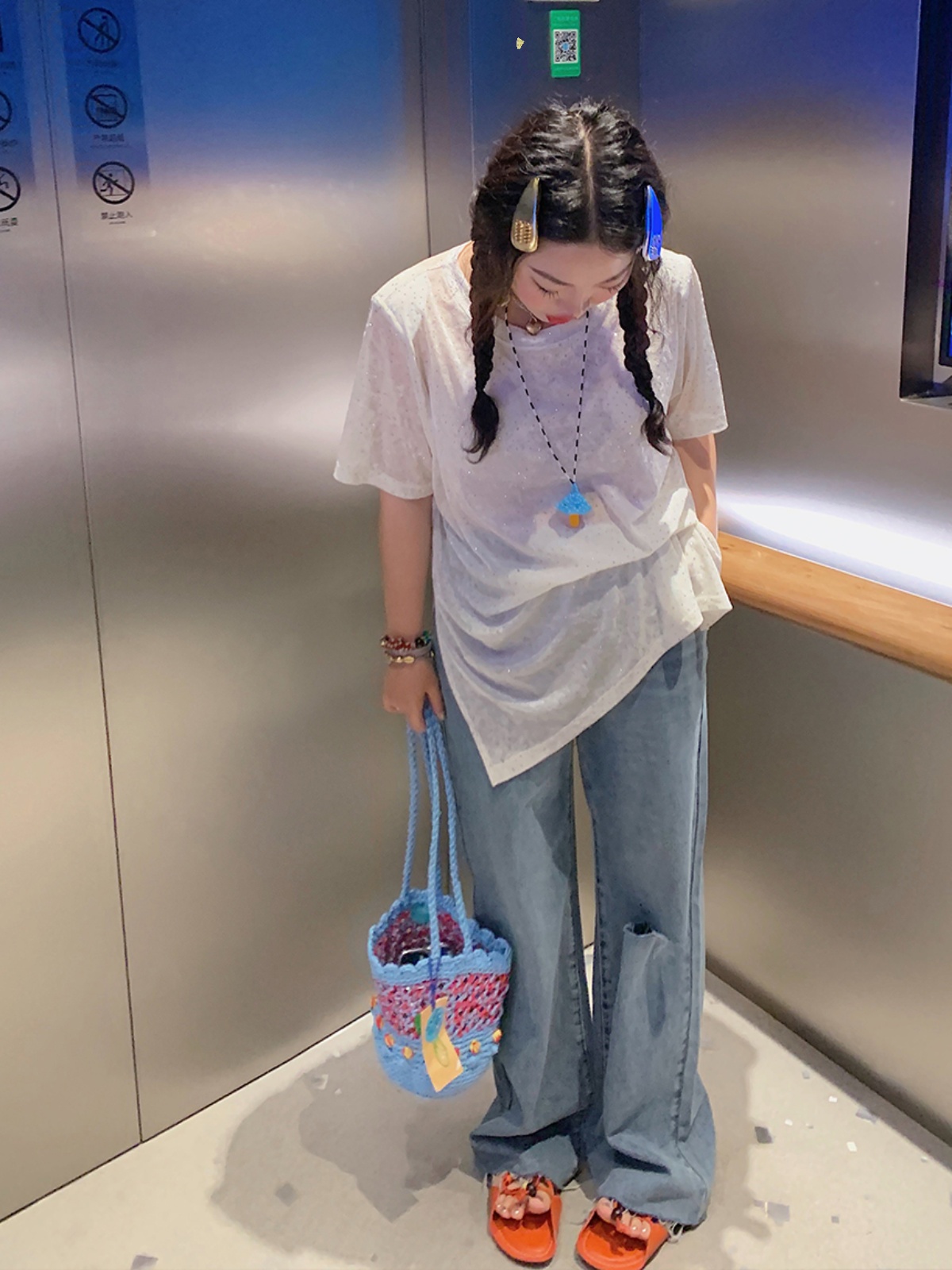 Plus Size Slit Diamond T-Shirt for Women - Short Sleeve White Top, 2025 Spring/Summer Fashion for Curvy Figures, Trendy Style Plus Size Slit Diamond T-Shirt for Women - Short Sleeve White Top, 2025 Spring/Summer Fashion for Curvy Figures, Trendy Style