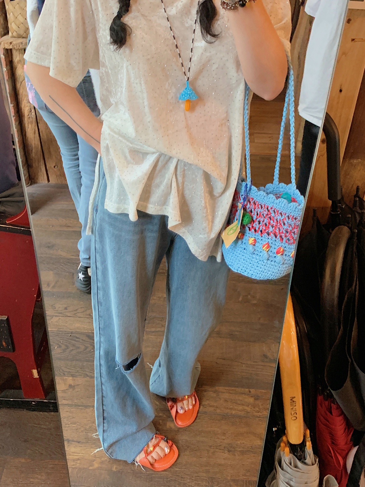 Plus Size Slit Diamond T-Shirt for Women - Short Sleeve White Top, 2025 Spring/Summer Fashion for Curvy Figures, Trendy Style Plus Size Slit Diamond T-Shirt for Women - Short Sleeve White Top, 2025 Spring/Summer Fashion for Curvy Figures, Trendy Style