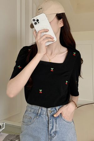 Plus-Size Square Neck Short Sleeve T-Shirt for Women - Slim Fit Summer Top, Flattering Korean Style, Youthful Design, Belly Coverage