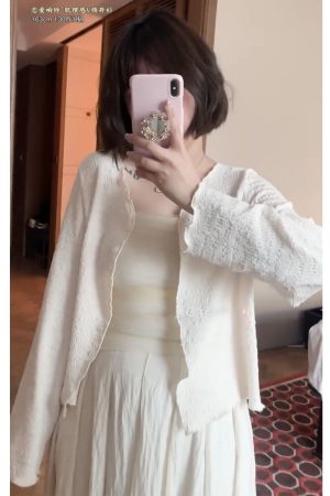 Plus-Size Textured V-Neck Knitted Cardigan for Women - Spring Loose-Fitting, Slimming, Youthful, Sun-Protective Layering Top