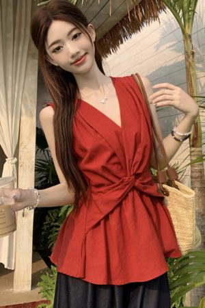 Plus Size Twisted V-Neck Tank Top for Women, Summer French Style, Slimming Sleeveless Design for Curvy Figures, Ideal for Casual Wear