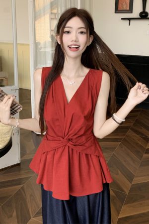 Plus Size Twisted V-Neck Tank Top for Women, Summer French Style, Slimming Sleeveless Design for Curvy Figures, Ideal for Casual Wear