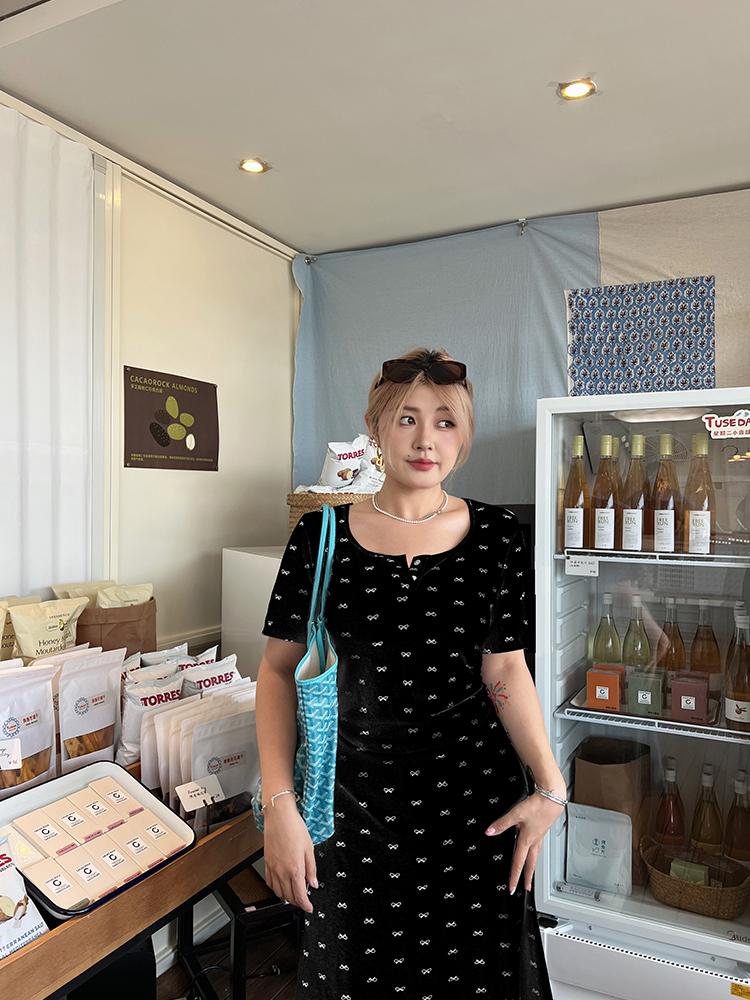 Plus Size Two-Color Bowknot Polka Dot Ruffled Long Bodycon Dress - Sweet and Spicy Pleated Style for Chic 90s Vibes Plus Size Two-Color Bowknot Polka Dot Ruffled Long Bodycon Dress - Sweet and Spicy Pleated Style for Chic 90s Vibes