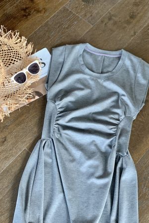 Plus-Size Waist-Cinching Minimalist Dress - Slimming Short Sleeve Mid-Length for Effortless Style