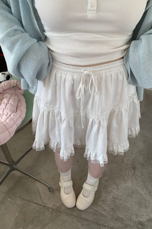 Plus-Size White Ballet-Style Cake Skirt with Sweetheart Doll Design, Flattering Puffy Cut for a Chic Look