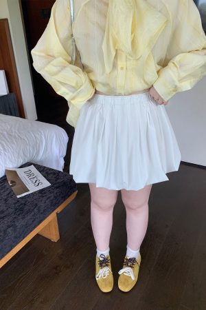 Plus Size White Floral Bud Puffy Half Skirt - Slimming Cloud Alice Style Short Skirt for a Chic 90s Y2K Look