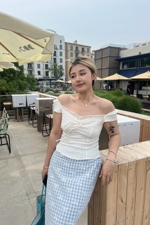 Plus Size White Lace Trim Tank Top for Women, Stylish Sweet and Spicy Short Top, Perfect for Y2K and 90s Inspired Looks