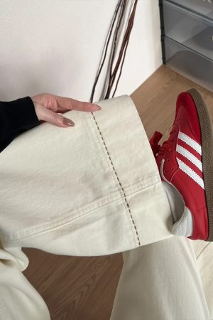 Plus-Size White Wide-Leg Jeans for Pear-Shaped Figures, Slimming Loose BF Style, Trendy 2025 Fashion