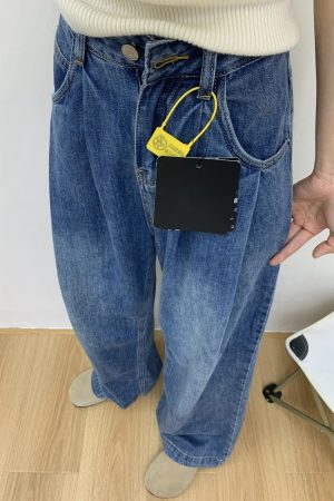 Plus-Size Wide-Leg Jeans for Pear-Shaped Figures - Flattering Loose-Fitting Pants for Curvy Hips - 2025 Fashion Essential