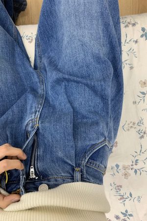 Plus-Size Wide-Leg Jeans for Pear-Shaped Figures - Flattering Loose-Fitting Pants for Curvy Hips - 2025 Fashion Essential