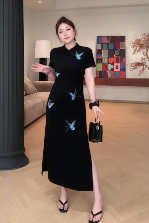 Plus-Size Women's Chinese Style Qipao Long Dress with Butterfly Embroidery, Elegant Split Design for Summer, National Wind Fashion
