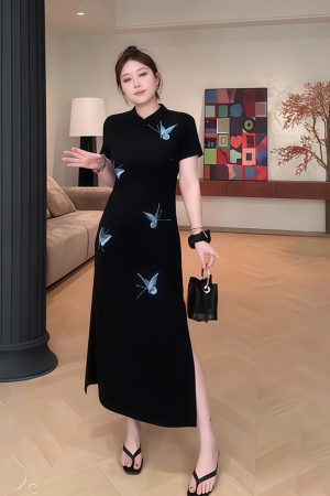 Plus-Size Women's Chinese Style Qipao Long Dress with Butterfly Embroidery, Elegant Split Design for Summer, National Wind Fashion