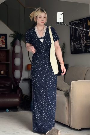 Plus-Size Women's Elegant French V-Neck Floral Dress with Lace Trim - Summer Long Dress for Curvy Style