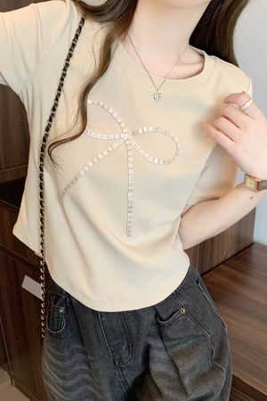 Plus-Size Women's French Bow Design Short Sleeve T-Shirt â€“ Flattering Summer Top for Curvy Figures, Versatile Style