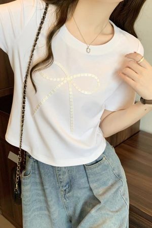 Plus-Size Women's French Bow Design Short Sleeve T-Shirt â€“ Flattering Summer Top for Curvy Figures, Versatile Style