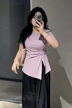 Plus-Size Women's French Design Summer Short-Sleeve T-Shirt, Unique Irregular Cut, Tummy-Covering Split Top for Curvy Styles