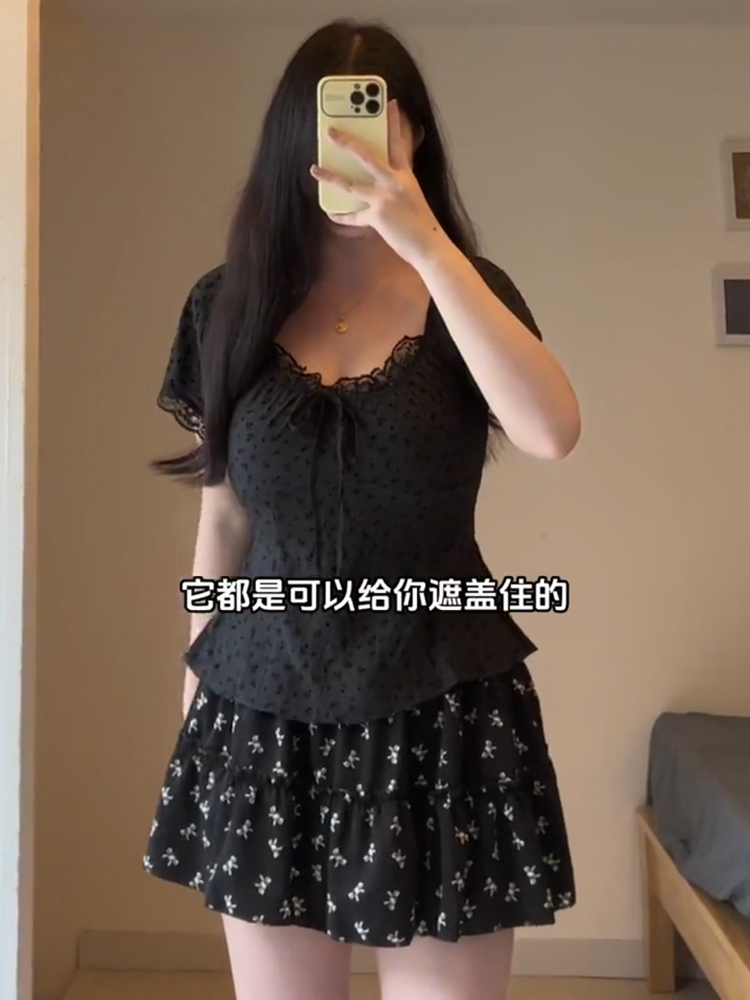 Plus-Size Women's French Lace V-Neck Short Sleeve T-Shirt - Summer Slim-Fit Top for Curvy Fashion, Casual Chic Style Plus-Size Women's French Lace V-Neck Short Sleeve T-Shirt - Summer Slim-Fit Top for Curvy Fashion, Casual Chic Style