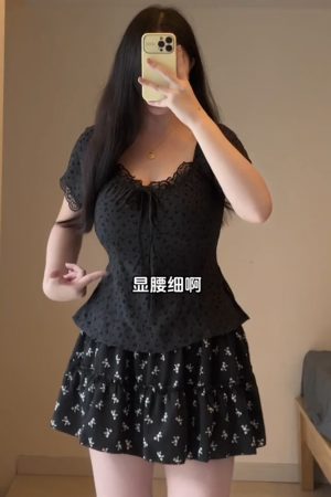 Plus-Size Women's French Lace V-Neck Short Sleeve T-Shirt - Summer Slim-Fit Top for Curvy Fashion, Casual Chic Style