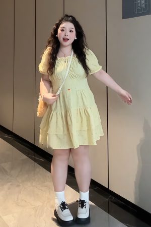 Plus-Size Women's French Polka Dot Puff Sleeve Dress, Square Neck, Waist-Cinching, Summer Fashion for Curvy Figures, Youthful Style