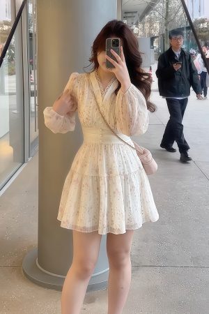 Plus-Size Women's French Vintage Lace Floral Dress - Spring Style, Waist-Cinching & Flattering for Curvy Women, Boho Chic