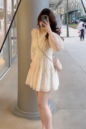 Plus-Size Women's French Vintage Lace Floral Dress - Spring Style, Waist-Cinching & Flattering for Curvy Women, Boho Chic