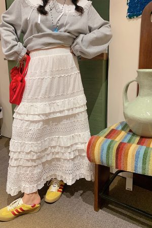 Plus Size Women's Lace Cake Skirt - Mid-Length White Skirt for Spring & Autumn, Stylish Half-Length Design