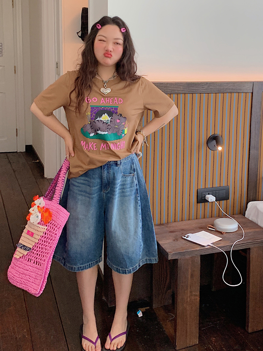 Plus Size Women's Loose Denim Shorts - Summer 2025 Slimming Five-Point Style for Casual Y2K Vibe Plus Size Women's Loose Denim Shorts - Summer 2025 Slimming Five-Point Style for Casual Y2K Vibe