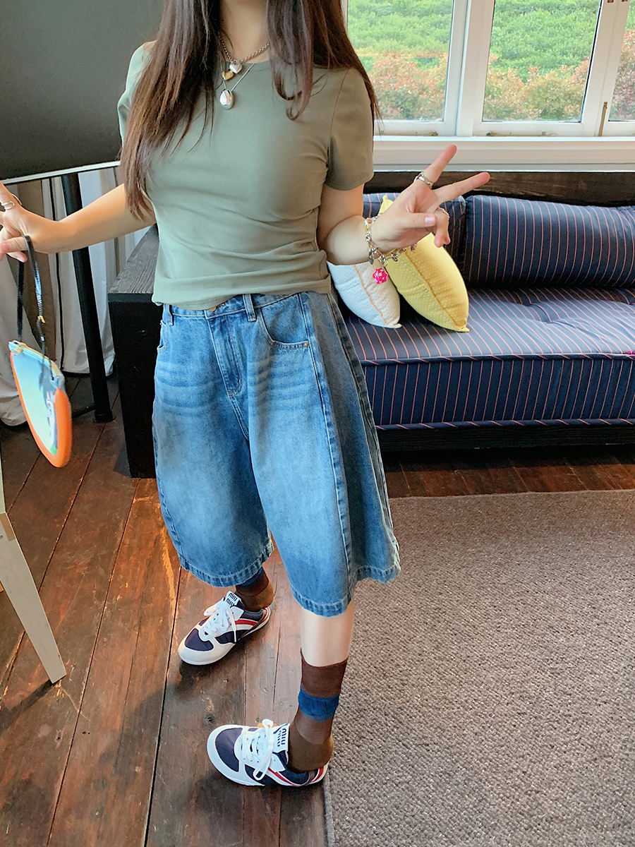 Plus Size Women's Loose Denim Shorts - Summer 2025 Slimming Five-Point Style for Casual Y2K Vibe Plus Size Women's Loose Denim Shorts - Summer 2025 Slimming Five-Point Style for Casual Y2K Vibe