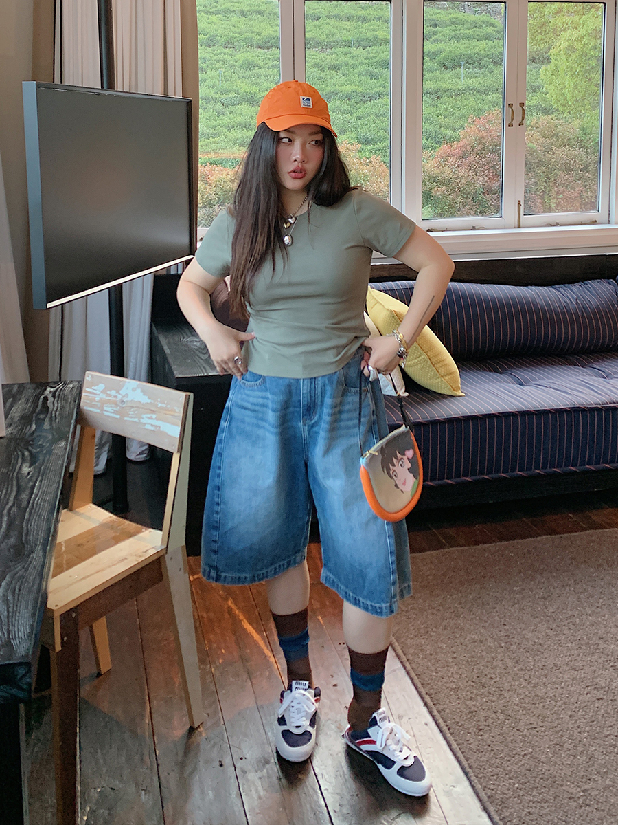 Plus Size Women's Loose Denim Shorts - Summer 2025 Slimming Five-Point Style for Casual Y2K Vibe Plus Size Women's Loose Denim Shorts - Summer 2025 Slimming Five-Point Style for Casual Y2K Vibe