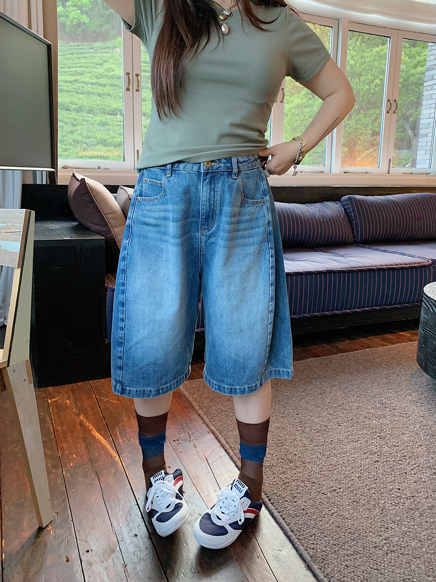 Plus Size Women's Loose Denim Shorts - Summer 2025 Slimming Five-Point Style for Casual Y2K Vibe Plus Size Women's Loose Denim Shorts - Summer 2025 Slimming Five-Point Style for Casual Y2K Vibe