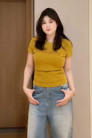 Plus-Size Women's Rhinestone Letter Cropped T-Shirt, American Style Slim Fit Short Sleeve Top for Summer Casual Wear