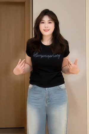 Plus-Size Women's Rhinestone Letter Cropped T-Shirt, American Style Slim Fit Short Sleeve Top for Summer Casual Wear