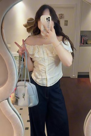 Plus Size Women's Ruffled Off-Shoulder Short Sleeve Shirt - Flattering Summer Style for Curvy Women