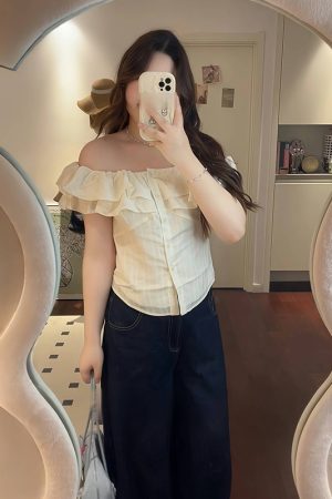 Plus Size Women's Ruffled Off-Shoulder Short Sleeve Shirt - Flattering Summer Style for Curvy Women