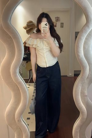 Plus Size Women's Ruffled Off-Shoulder Short Sleeve Shirt - Flattering Summer Style for Curvy Women